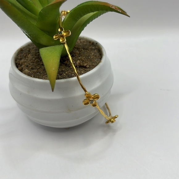 Gold Tone Flower Bangle Bracelet Lightweight with Rhinestones Petite Stackable - Picture 1 of 6